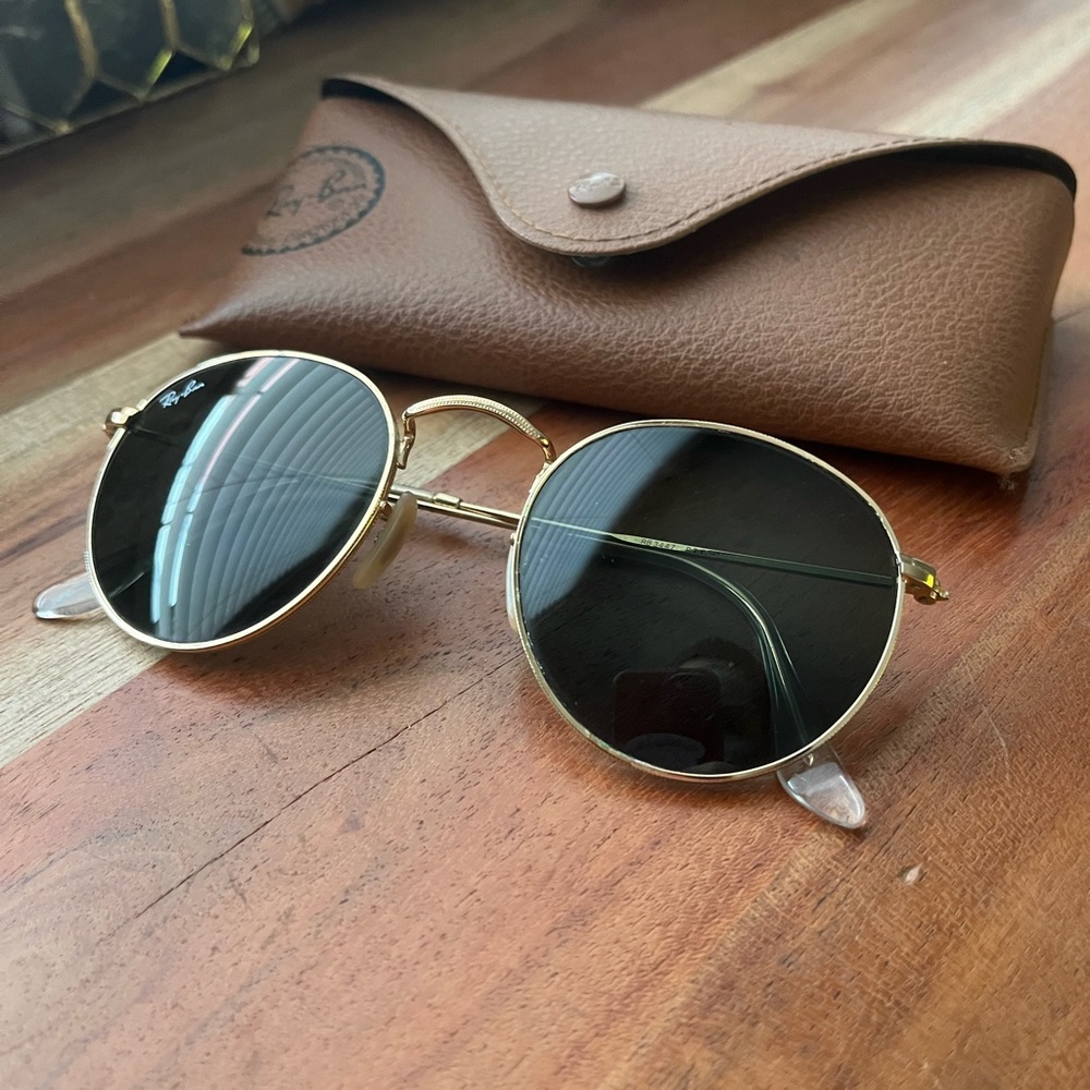 Ray-Ban Round Metal (Gold) & Black Lenses